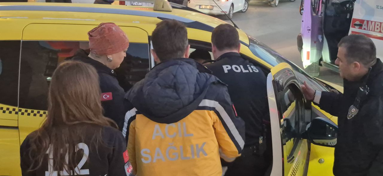 Takside Kendinden Geçen Yolcu Polis ve Sağlık Ekiplerini Alarma Geçirdi - Sayfa 2