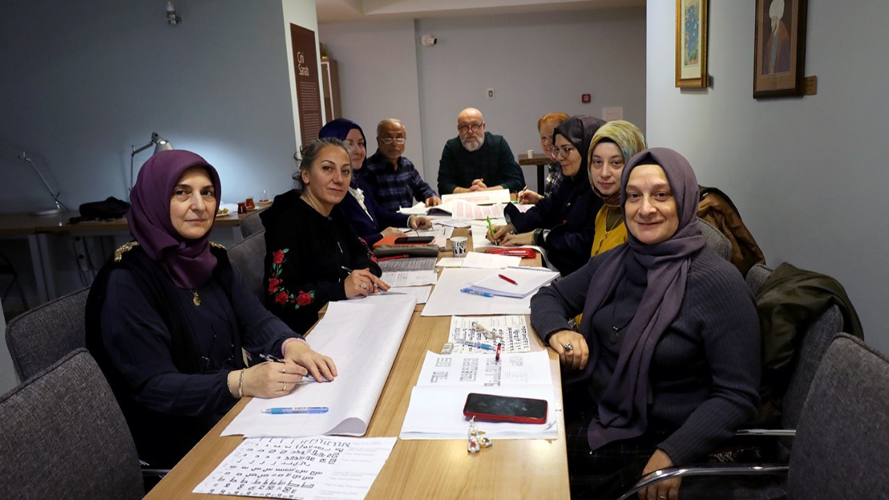 Sanatla Geleceği Şekillendiriyorlar: Küfi Sanatıyla Geleneksel Sanatlar İhtisas Merkezi'nde Hayran Bırakan Eserler!