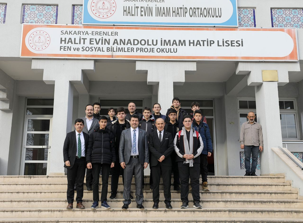 Rektör Sarıbıyık imam hatipli gençlerle buluştu - Sayfa 1