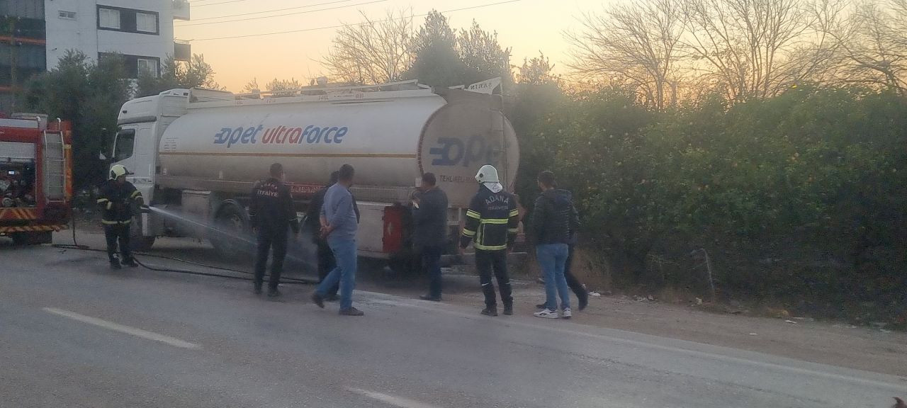 Adana’da Yakıt Tankerinin Patlayan Lastiği Alev Aldı, Panik Yaşandı - Sayfa 3