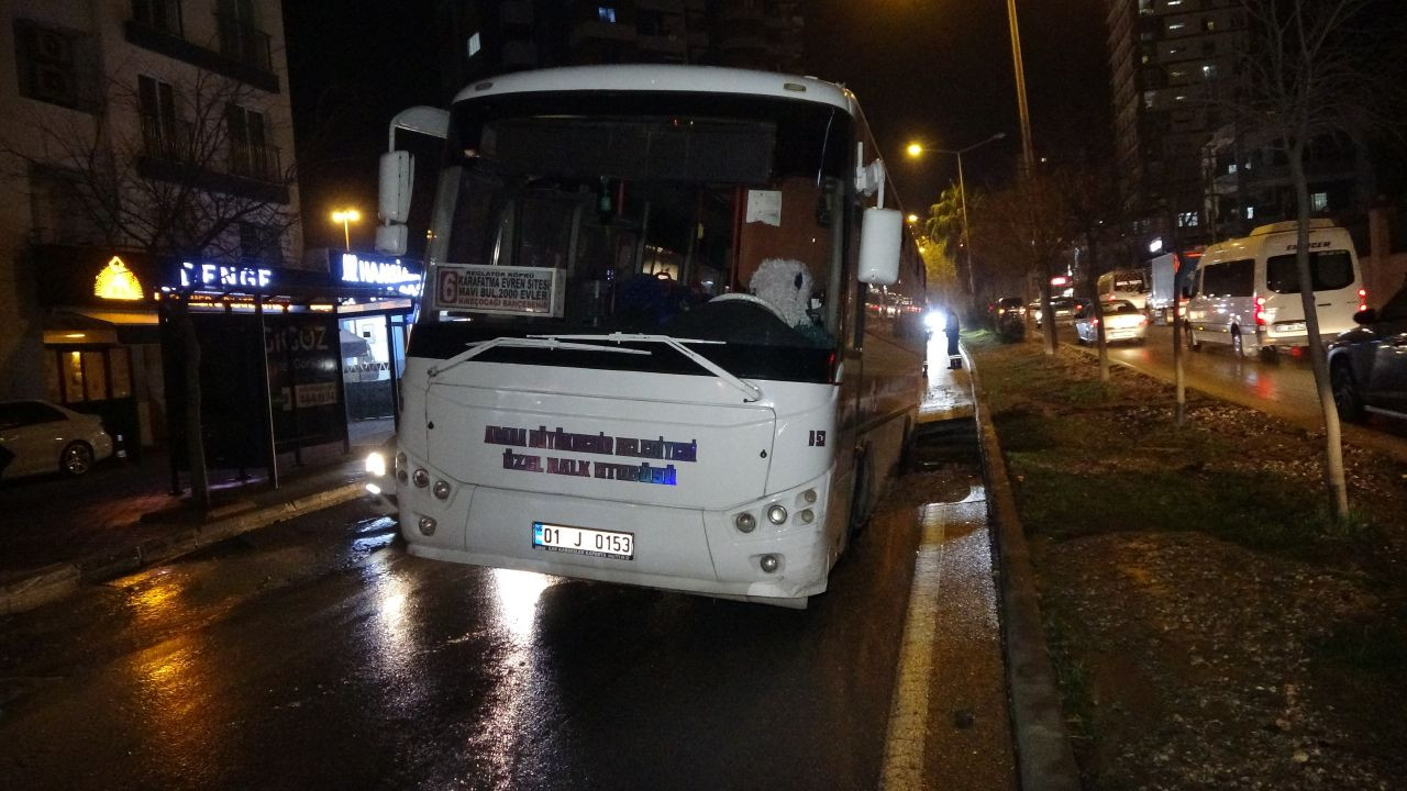 Adana’da Yol Çöktü: Özel Halk Otobüsü Çukura Düştü - Sayfa 4