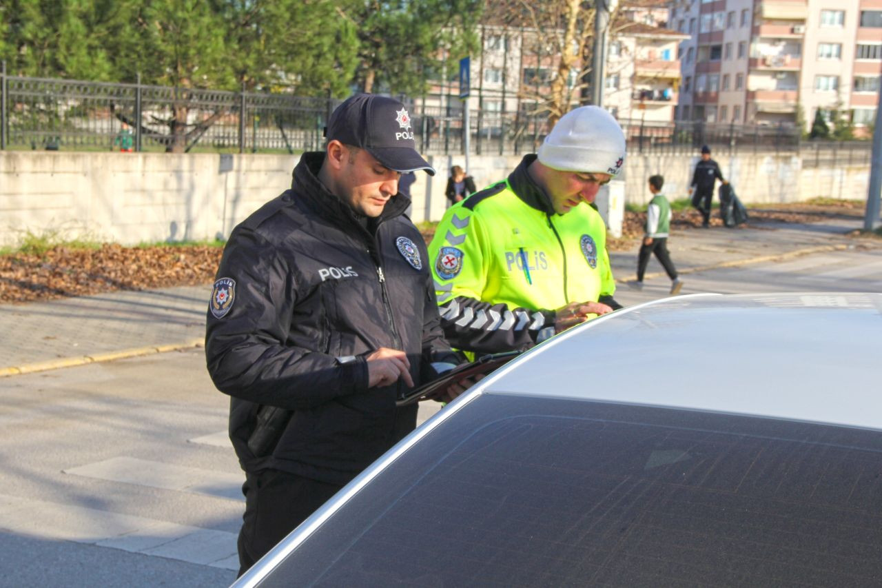 Okul Çevresinde Uyuşturucu Operasyonu: 4,1 Gram Esrar Ele Geçirildi - Sayfa 1