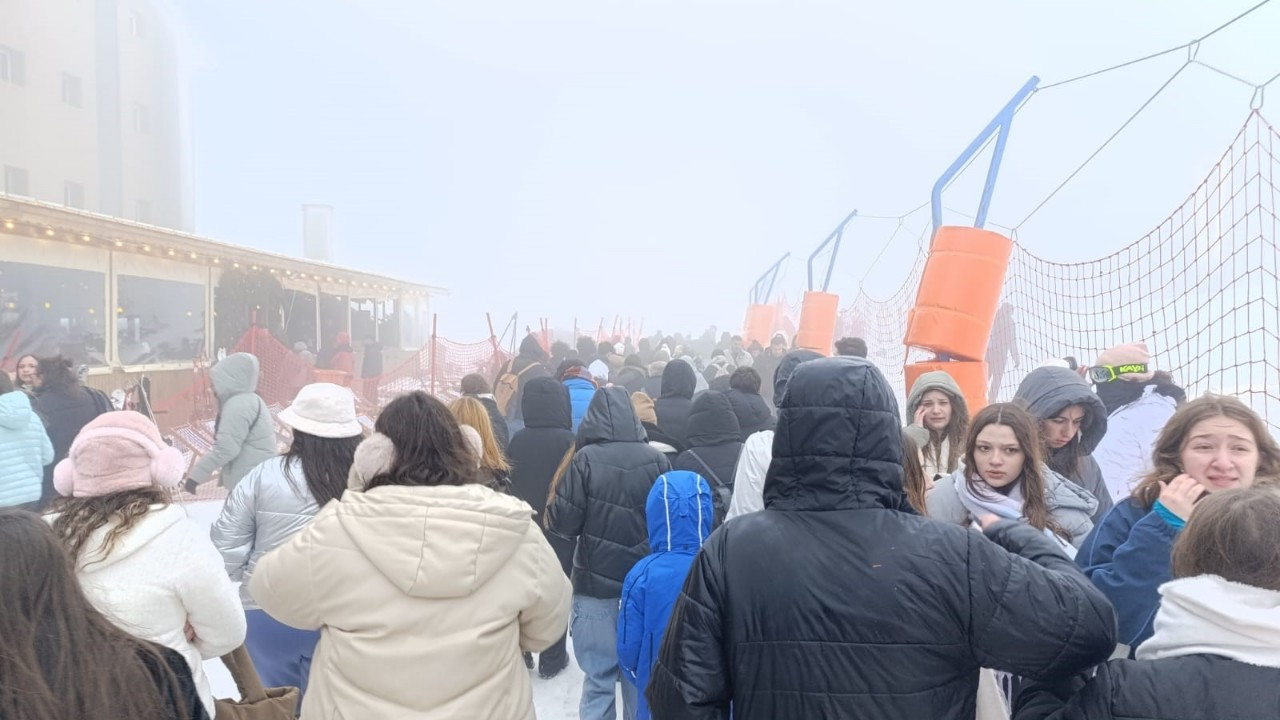 Uludağ'da İzdiham...Günübirlikçiler Ve Üniversiteliler Akın Etti