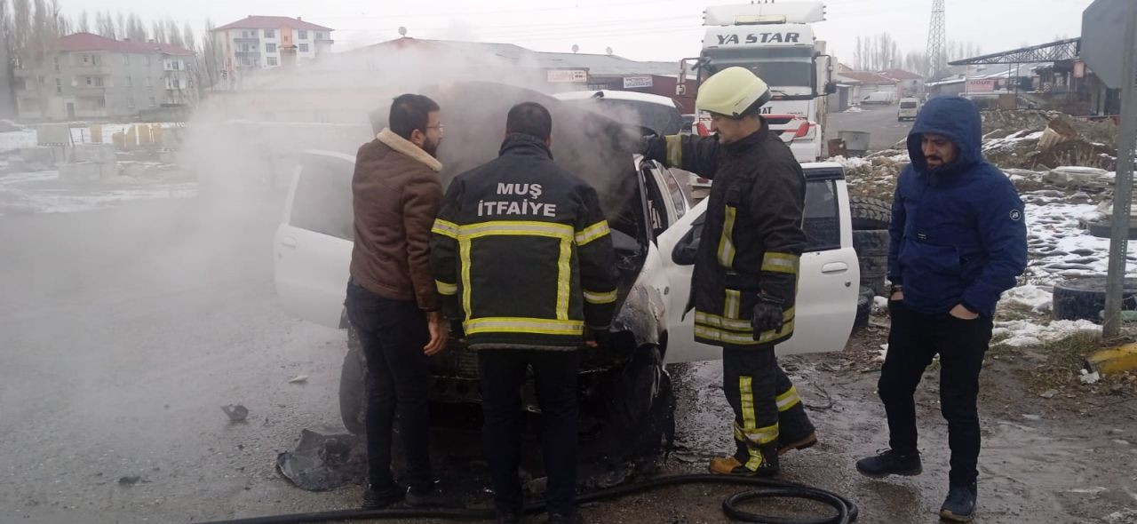 Muş’ta Seyir Halindeki Otomobil Alev Aldı: Araç Kullanılamaz Hale Geldi - Sayfa 3