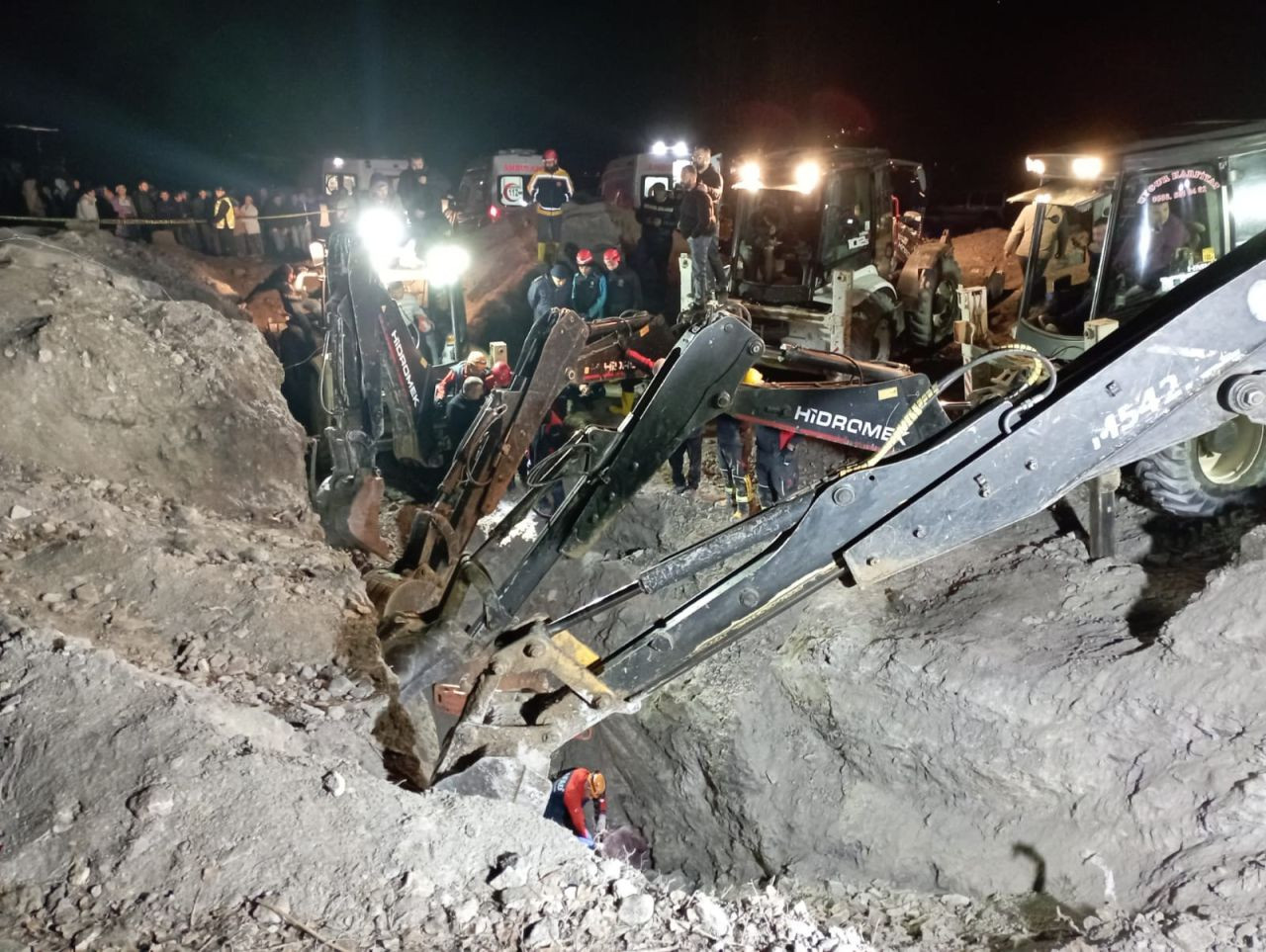 Amasya'daki Göçükte Hayatını Kaybeden 2 Kişinin Cenazeleri Çıkarıldı - Sayfa 4