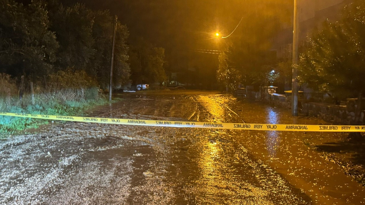 Kazdağları'nda Eriyen Karlar Edremit'te Su Baskınlarına Yol Açtı