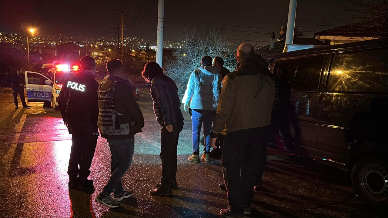 Uşak’ta Sokak Ortasında Dehşet! Eşini ve Kayınbiraderini Vurdu - Sayfa 6