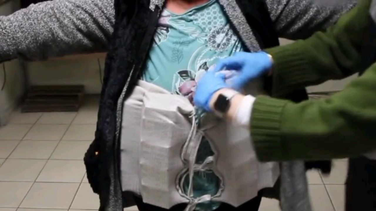 Beline Sardığı 5 Bin 148 Adet İlaçla Gümrüğü Geçmeye Çalışrı!