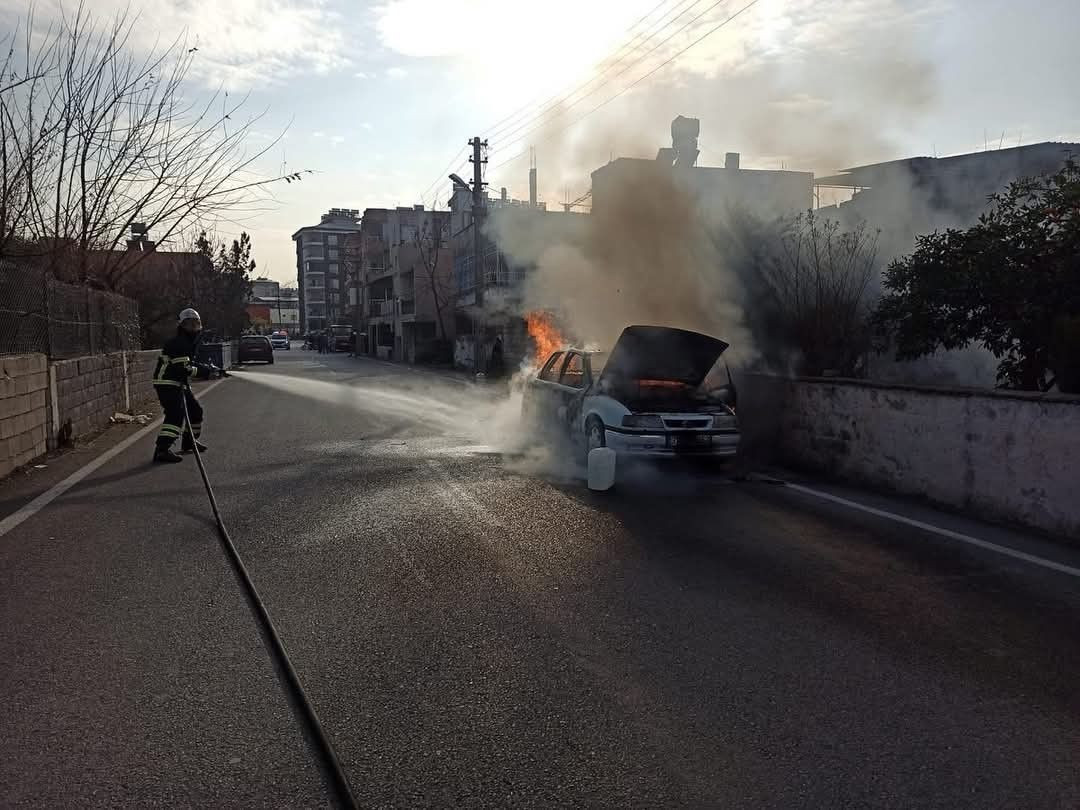 Hatay’da Seyir Halindeki Otomobil Alev Aldı - Sayfa 1