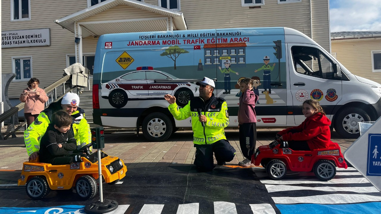 Edirne’de 445 Öğrenciye Uygulamalı Trafik Eğitimi Verildi