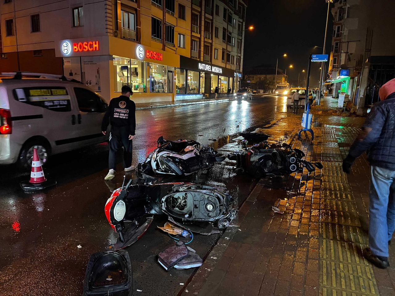 Tekirdağ’da Park Halindeki 3 Motosiklete Çarpıp Kaçtı: Polis Peşinde - Sayfa 1