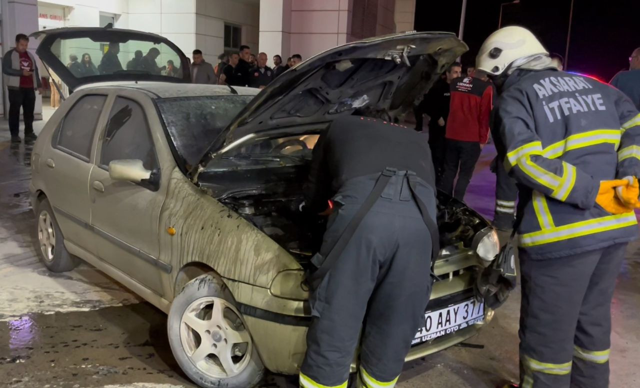 Acil Servis Önünde Park Edilen Araç Alev Aldı: Motor Kısmı Kül Oldu - Sayfa 1