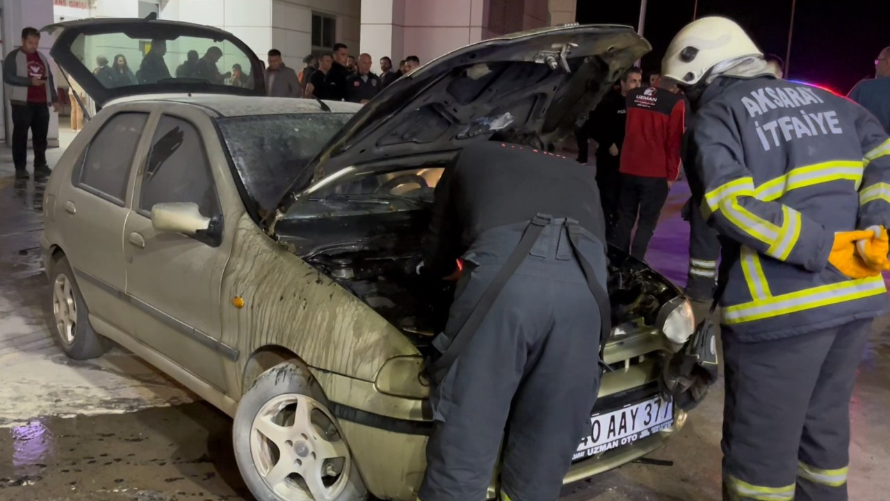 Acil Servis Önünde Park Edilen Araç Alev Aldı: Motor Kısmı Kül Oldu