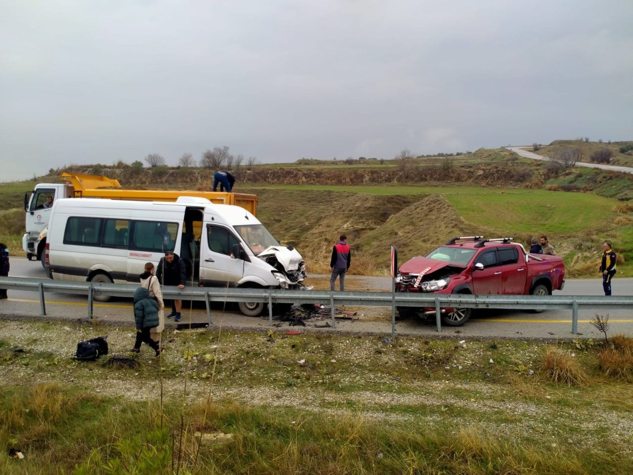 Yolcu Minibüsü İle Pickup Kafa Kafaya Çarpıştı; 5 Yaralı! - Sayfa 4