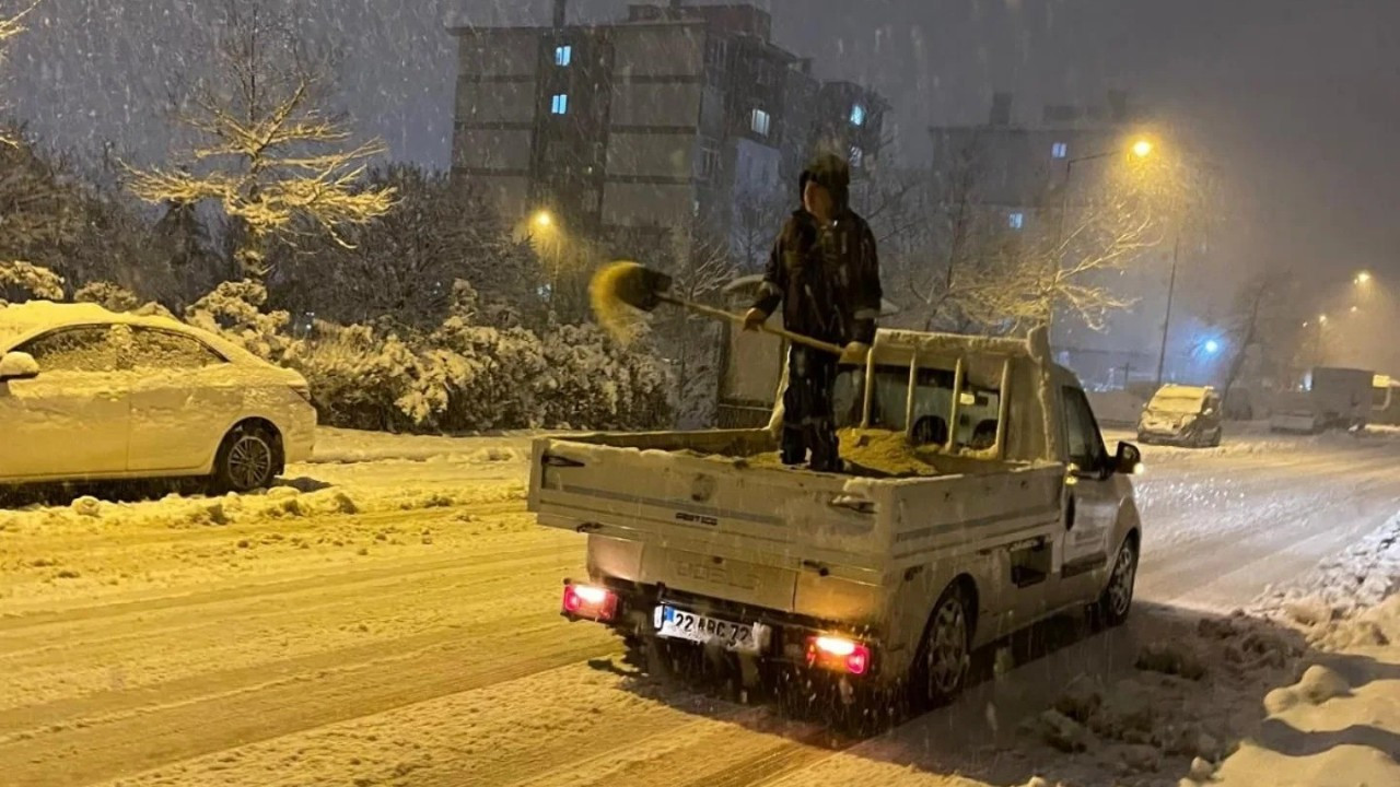 Keşan'da Kar Temizleme Çalışmaları Yapıldı