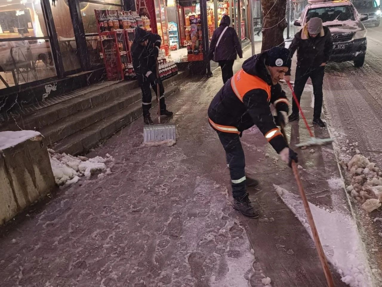 Keşan'da Kar Temizleme Çalışmaları Yapıldı - Sayfa 3