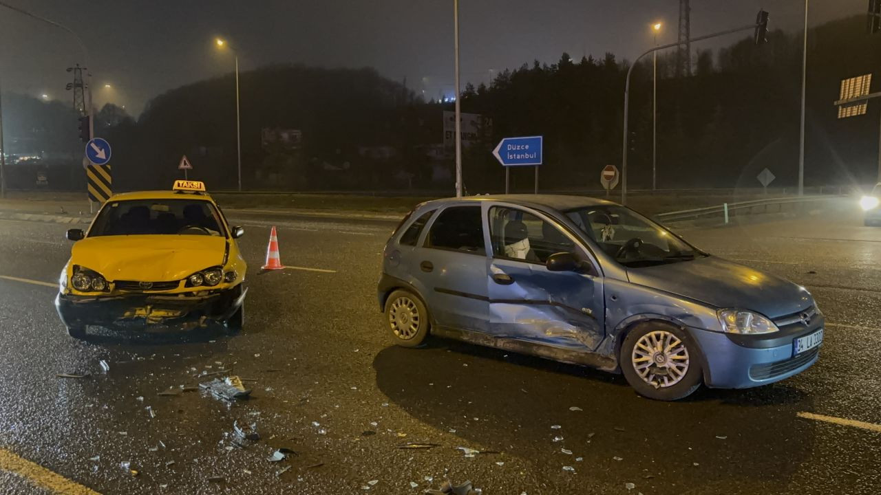 Bolu’da İki Otomobil Çarpıştı: 3 Kişi Yaralandı - Sayfa 1