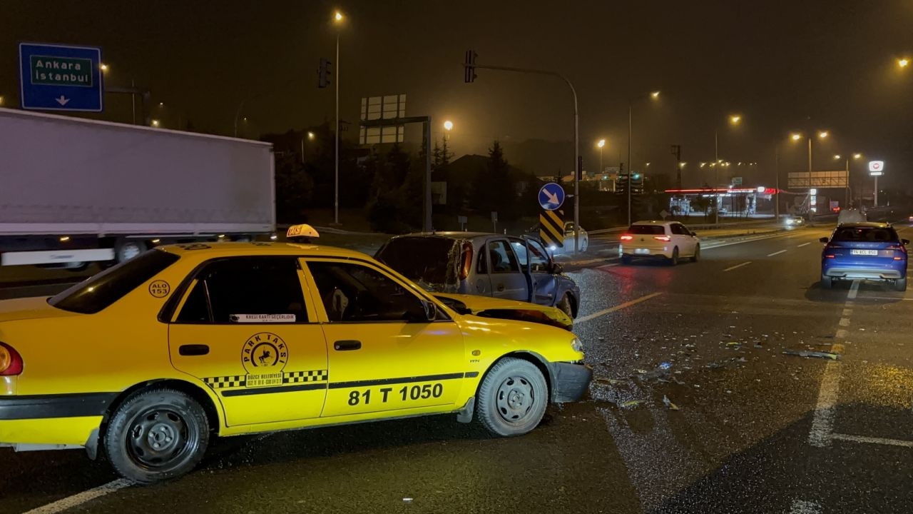 Bolu’da İki Otomobil Çarpıştı: 3 Kişi Yaralandı - Sayfa 3