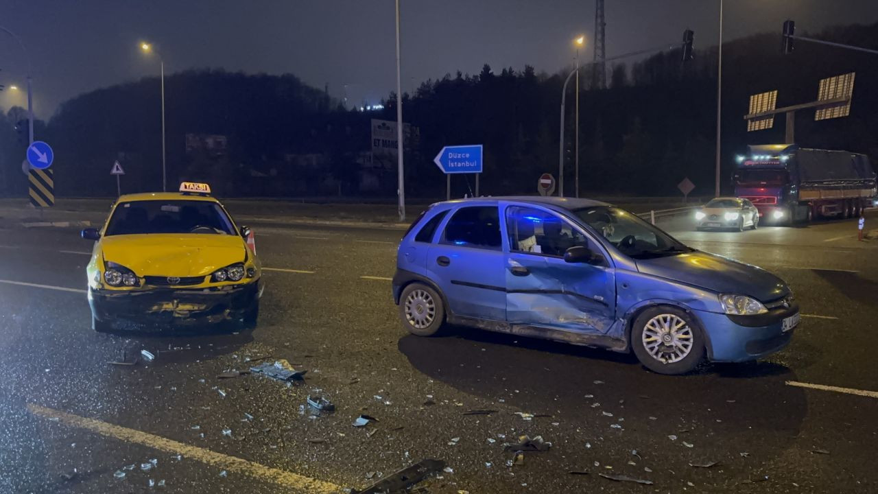 Bolu’da İki Otomobil Çarpıştı: 3 Kişi Yaralandı - Sayfa 5