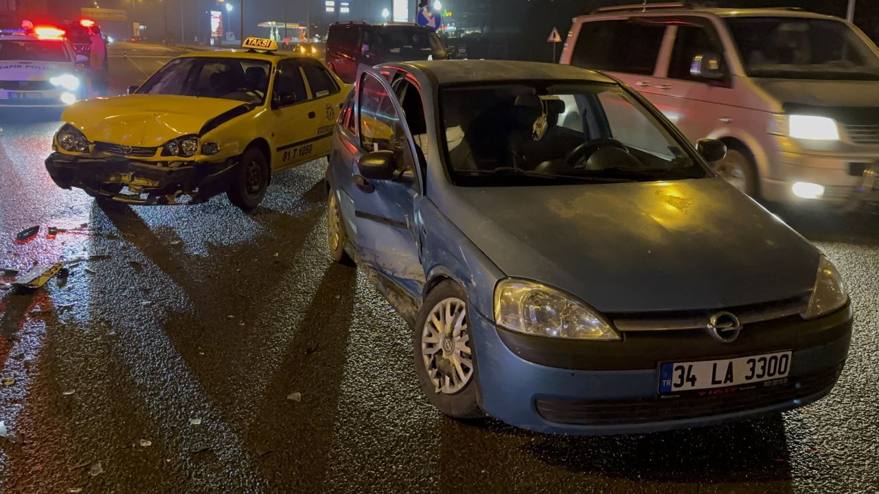 Bolu’da İki Otomobil Çarpıştı: 3 Kişi Yaralandı - Sayfa 6