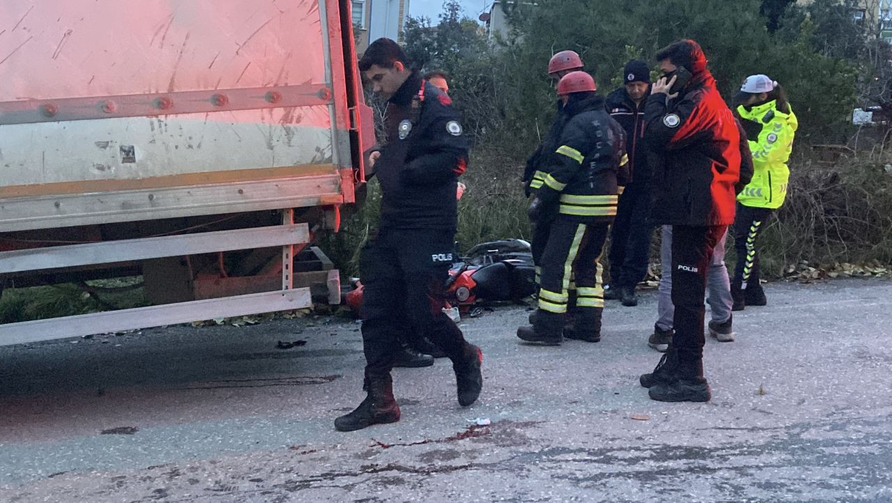 Gebze’de Park Halindeki Kamyona Çarpan Motosikletli Ağır Yaralandı - Sayfa 3