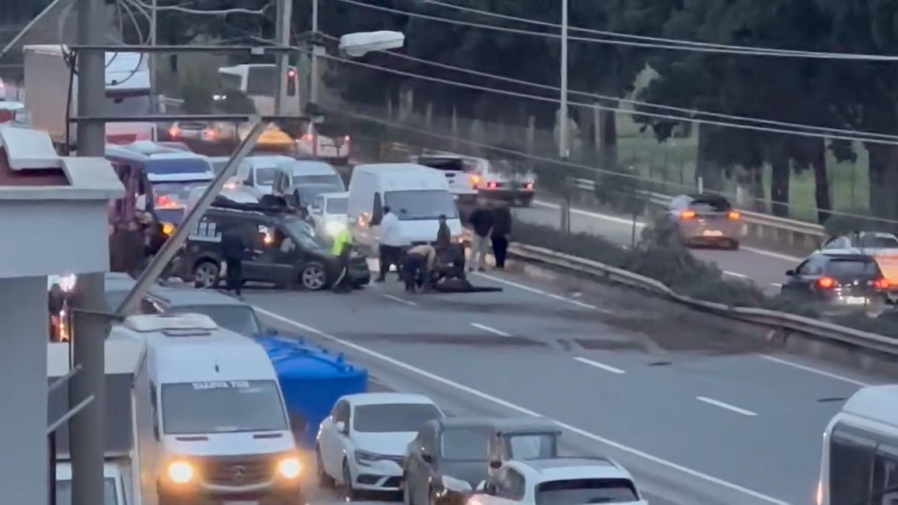 Yalova’da Hafif Ticari Araç Takla Attı: 2 Yaralı - Sayfa 2