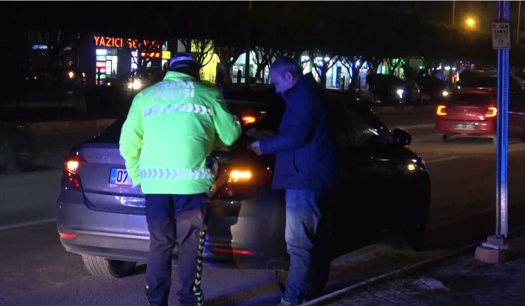 Antalya’da Motosikletli Polis Timi ile Otomobil Çarpıştı: 1 Polis Yaralı - Sayfa 3