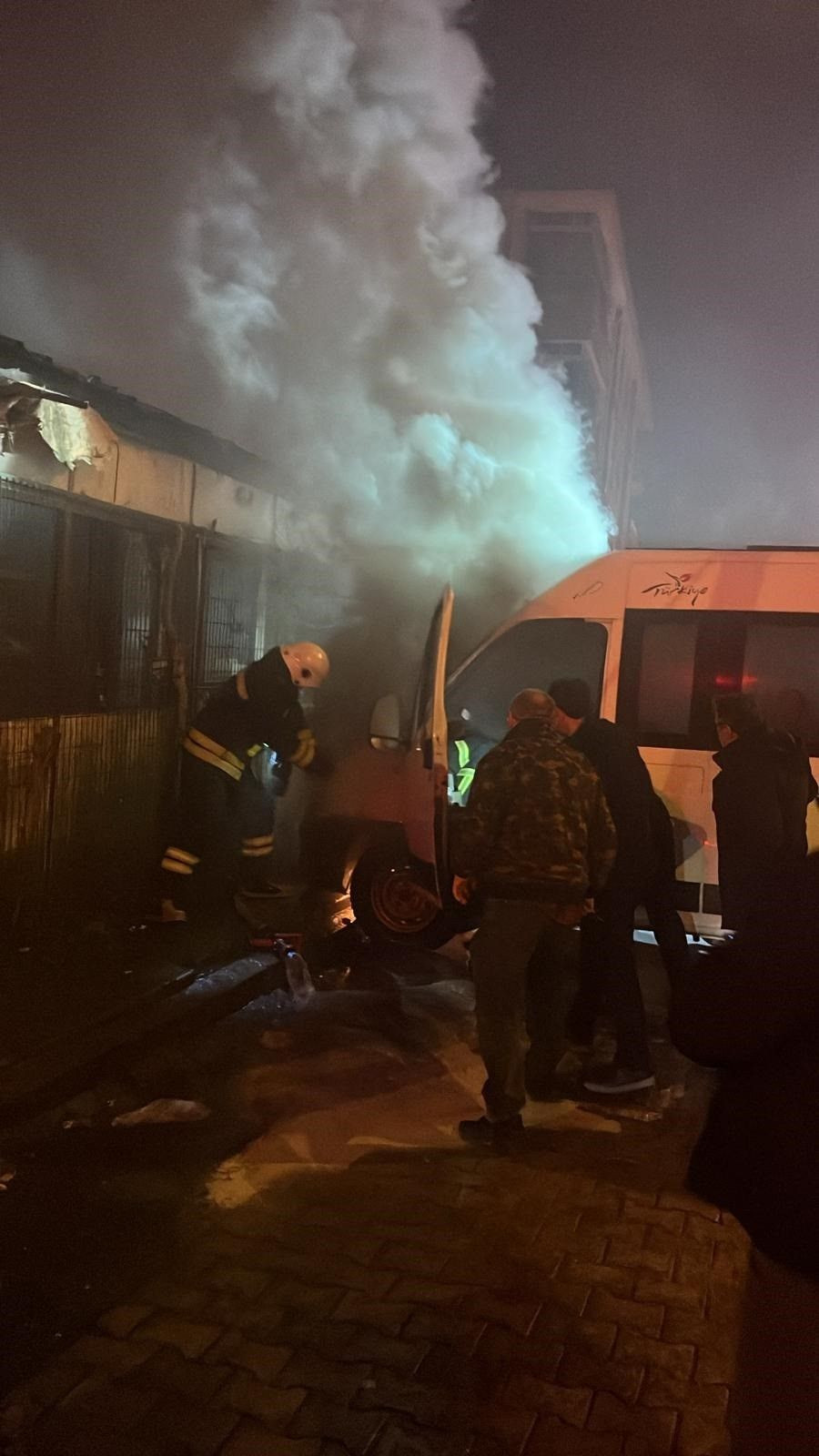 Tekirdağ’da Freni Boşalan Minibüs Alev Aldı: Kaldırıma Çarparak Durabildi - Sayfa 6