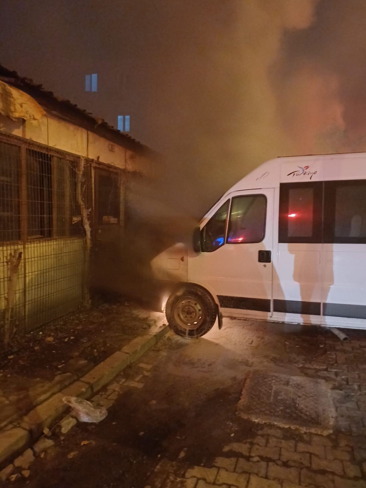 Tekirdağ’da Freni Boşalan Minibüs Alev Aldı: Kaldırıma Çarparak Durabildi - Sayfa 7