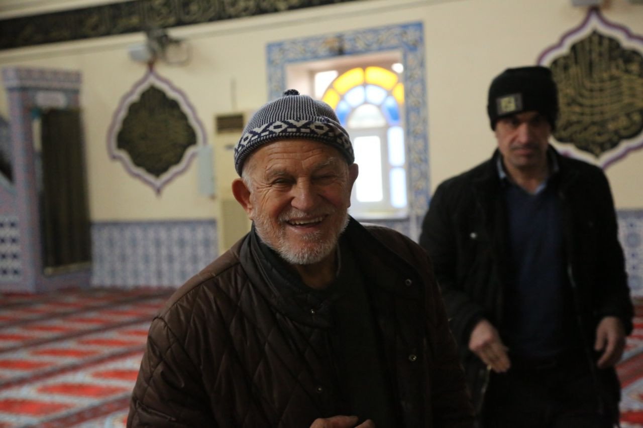 Gençler Tarihi Bir Geleneği Yaşattı! Serdivan Camii’de Çiçek Yerleştirme Etkinliği - Sayfa 4