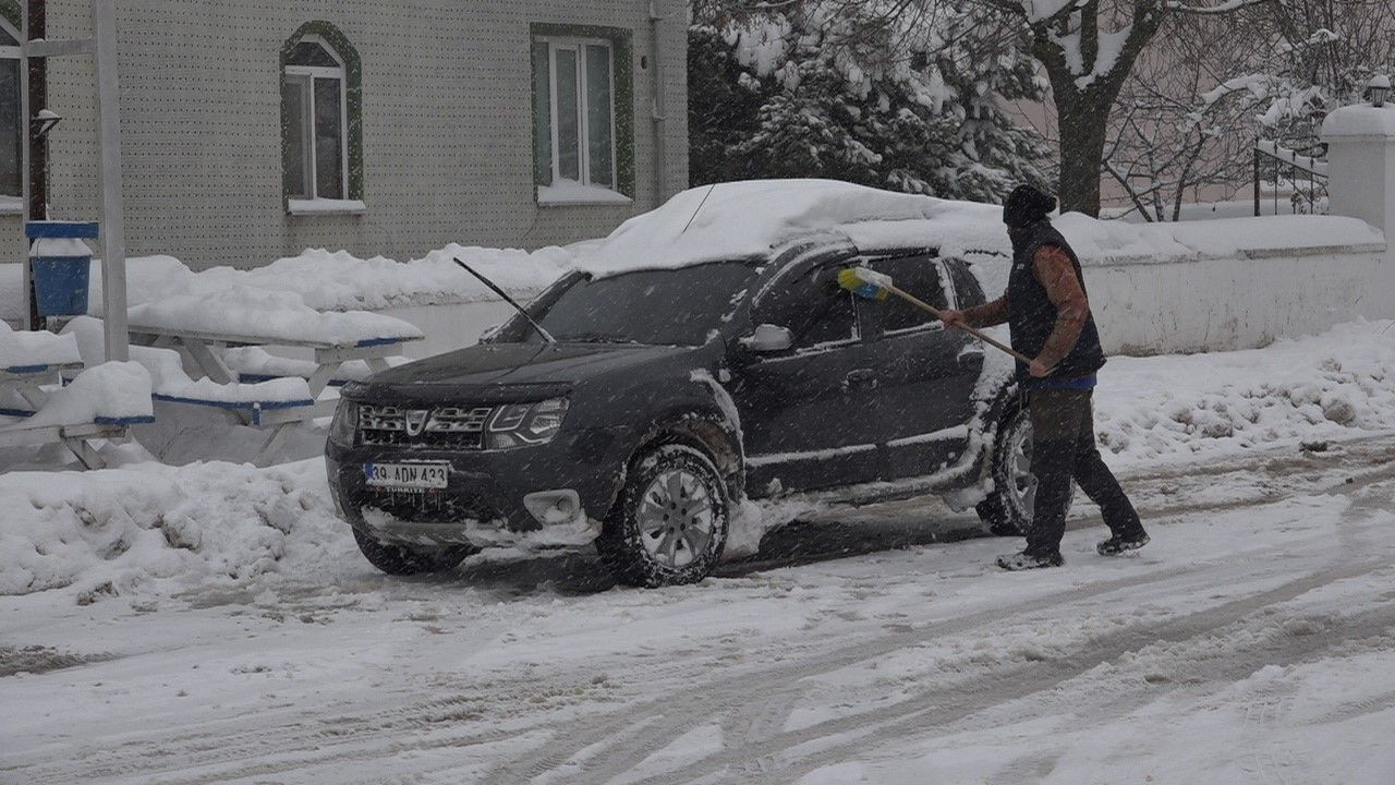 Kırklareli'nde Kar Yağışı Etkisini Sürdürüyor: Çatılarda Buz Sarkıtları Oluşturdu - Sayfa 4