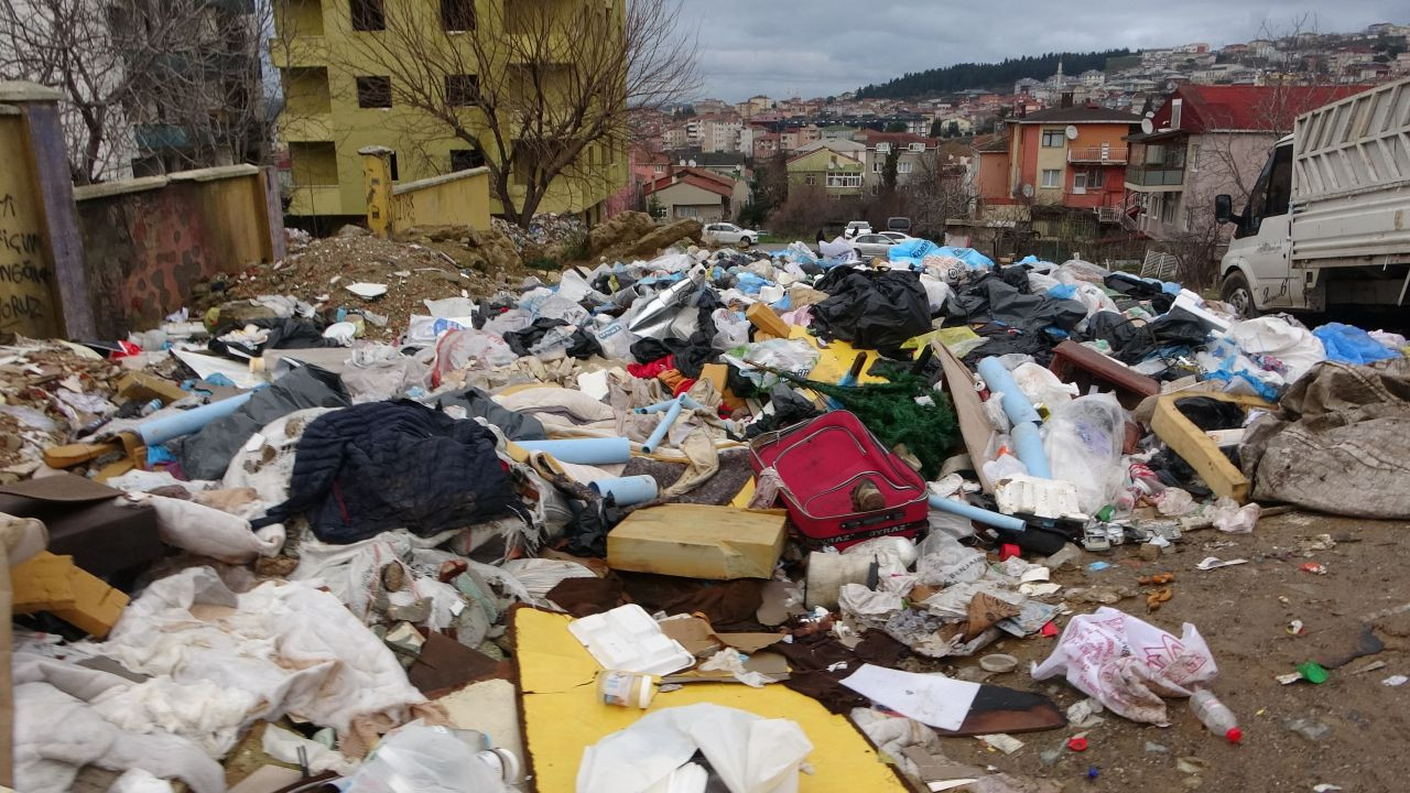 Üsküdar'ın Kalbi Çöplüğe Döndü: Mahalleli İsyan Etti! - Sayfa 1