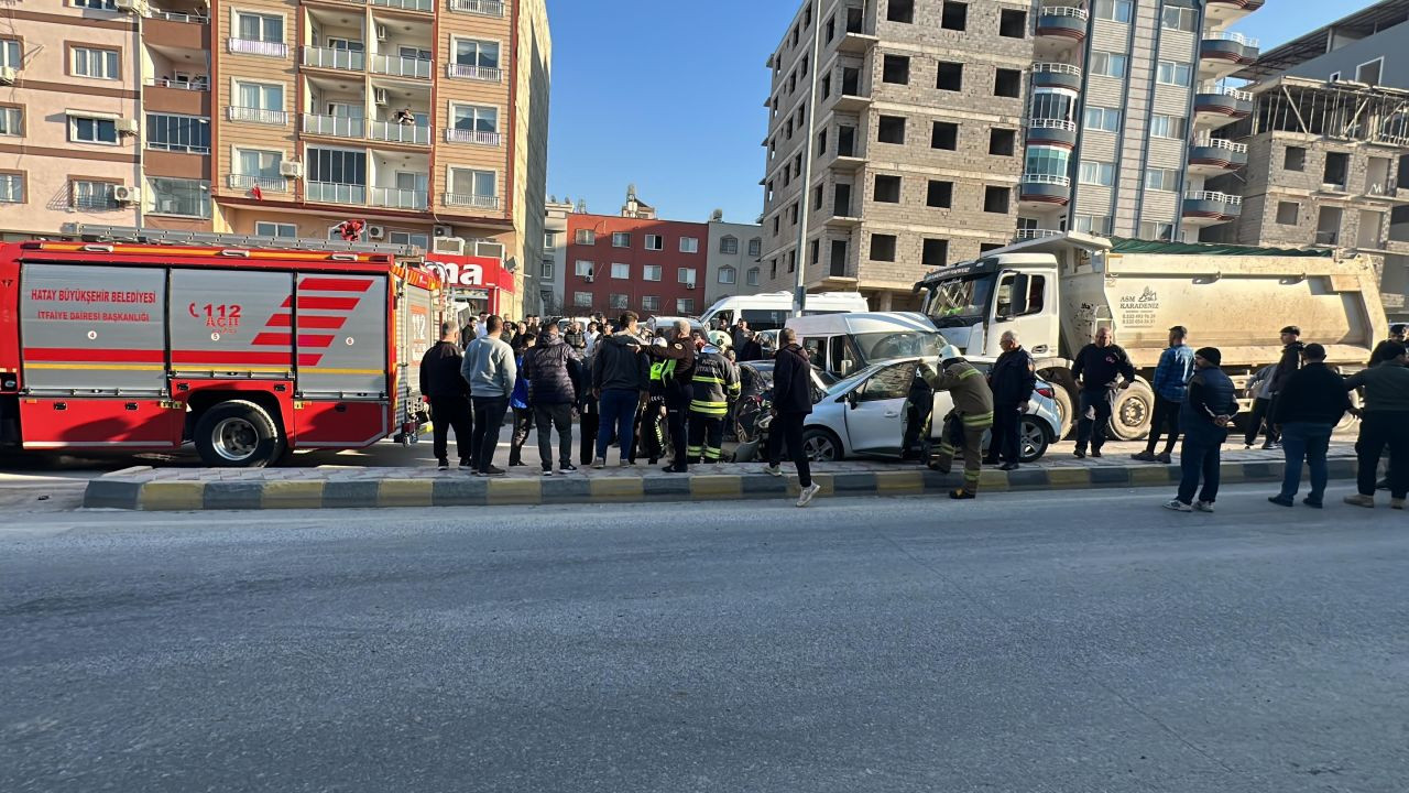 Hatay’da Freni Patlayan Kamyon Dehşeti: 5 Araç Biçildi, 3 Yaralı - Sayfa 2