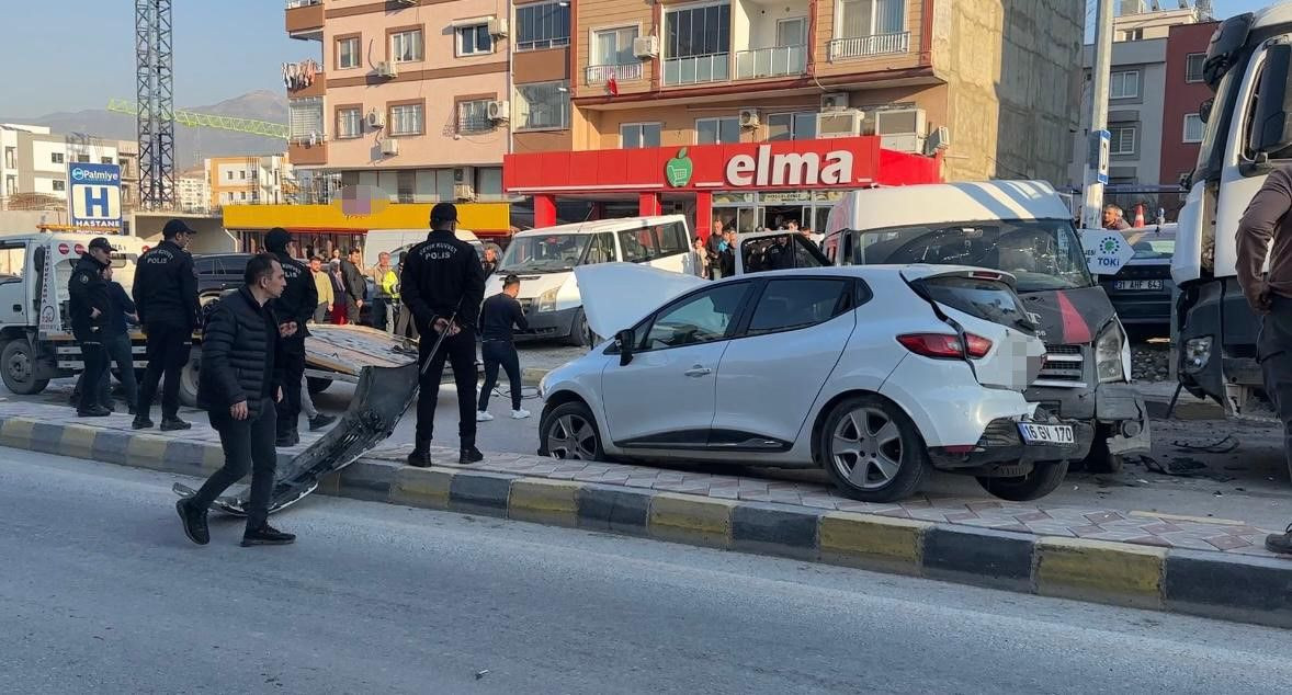 Hatay’da Freni Patlayan Kamyon Dehşeti: 5 Araç Biçildi, 3 Yaralı - Sayfa 3