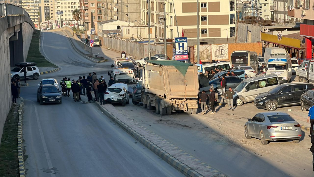 Hatay’da Freni Patlayan Kamyon Dehşeti: 5 Araç Biçildi, 3 Yaralı - Sayfa 4