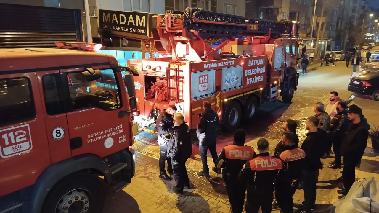 Batman’da Evini Ateşe Verip Yardım İsteyen Kadın Kayıplara Karıştı - Sayfa 1