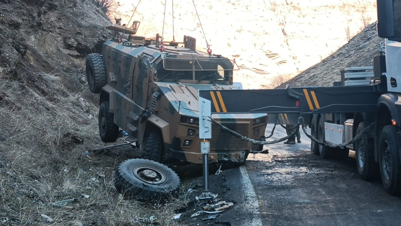 Şırnak’ta Devrilen Askeri Araç Kaldırıldı: 2 Asker Yaralandı