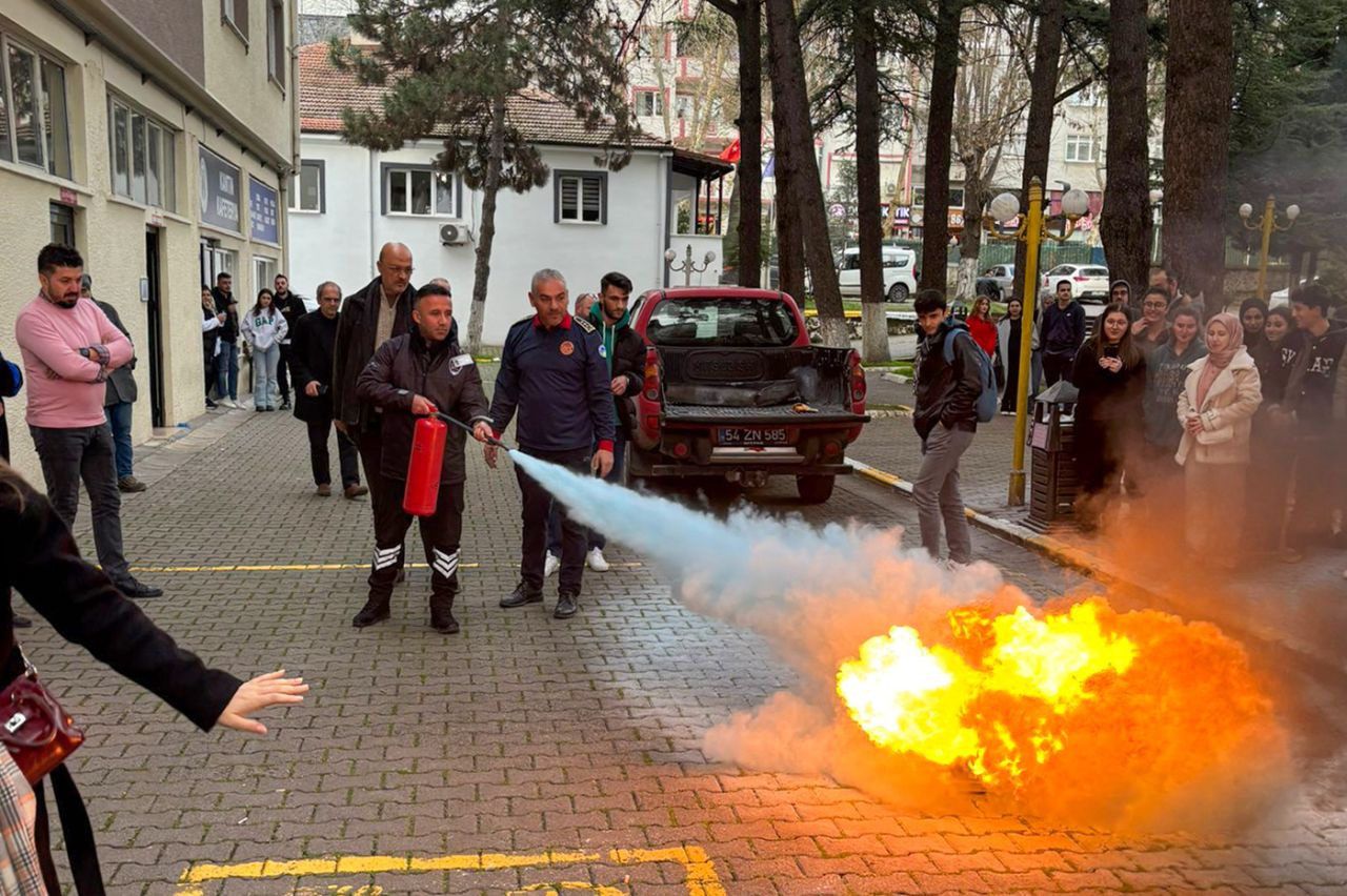 SUBÜ’de Yangın Eğitimi: Personel ve Öğrenciler Bilgilendirildi - Sayfa 3