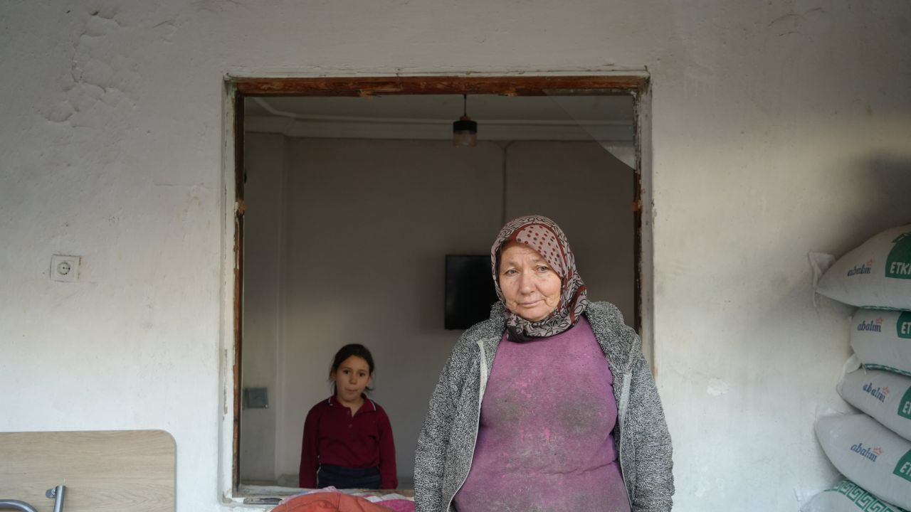 450 Kiloluk Tosun Kahvaltı Yapan Çocukların Bulunduğu Salona Daldı! - Sayfa 4