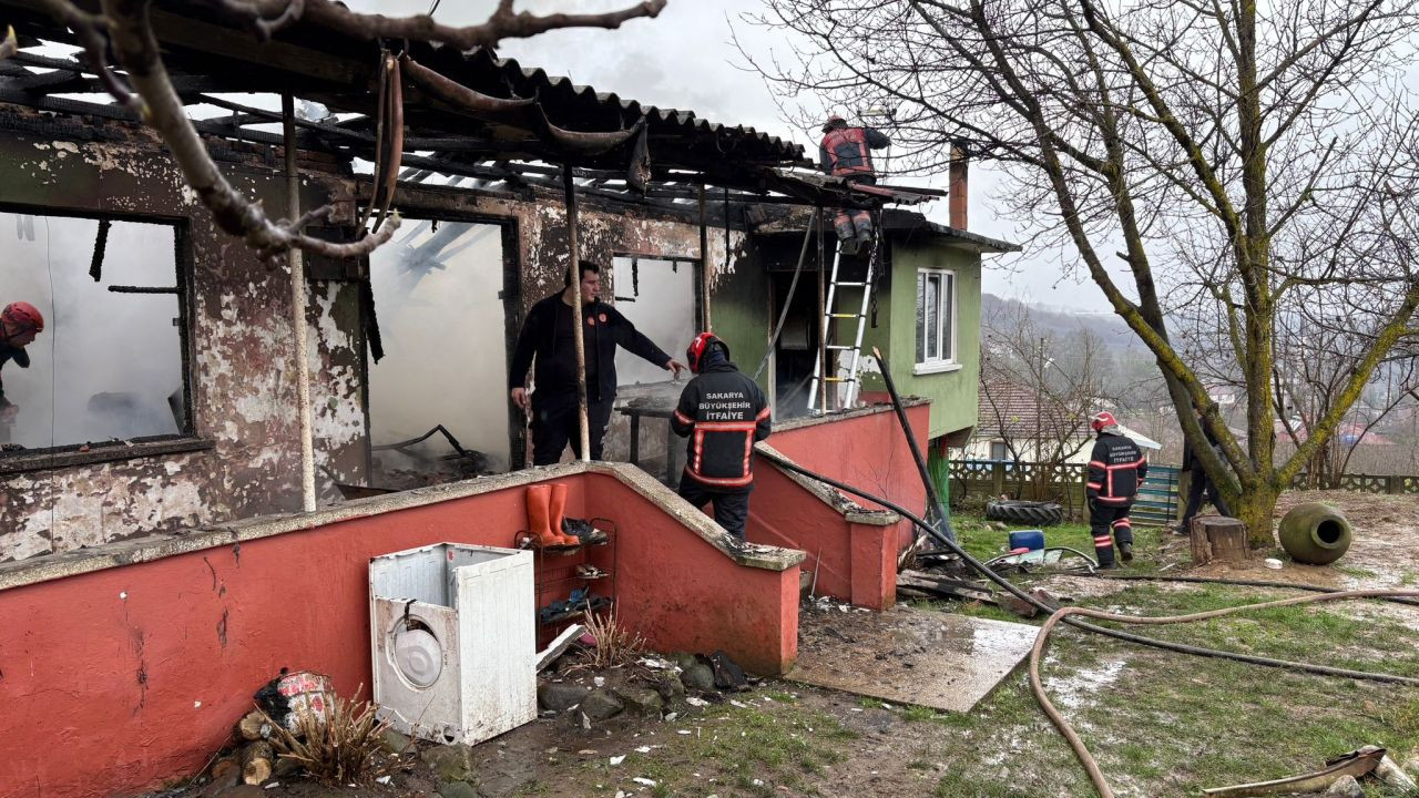 Hendek'te Yangın Faciası: Ev Yanarak Küle Döndü, Çift Son Anda Kurtuldu - Sayfa 4