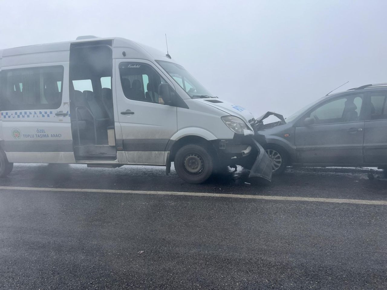 Malatya’da Minibüsle Çarpışan Otomobilin Sürücüsü Yaralandı - Sayfa 1