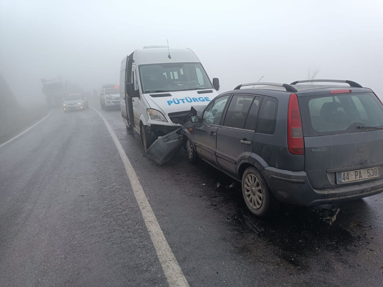 Malatya’da Minibüsle Çarpışan Otomobilin Sürücüsü Yaralandı - Sayfa 2