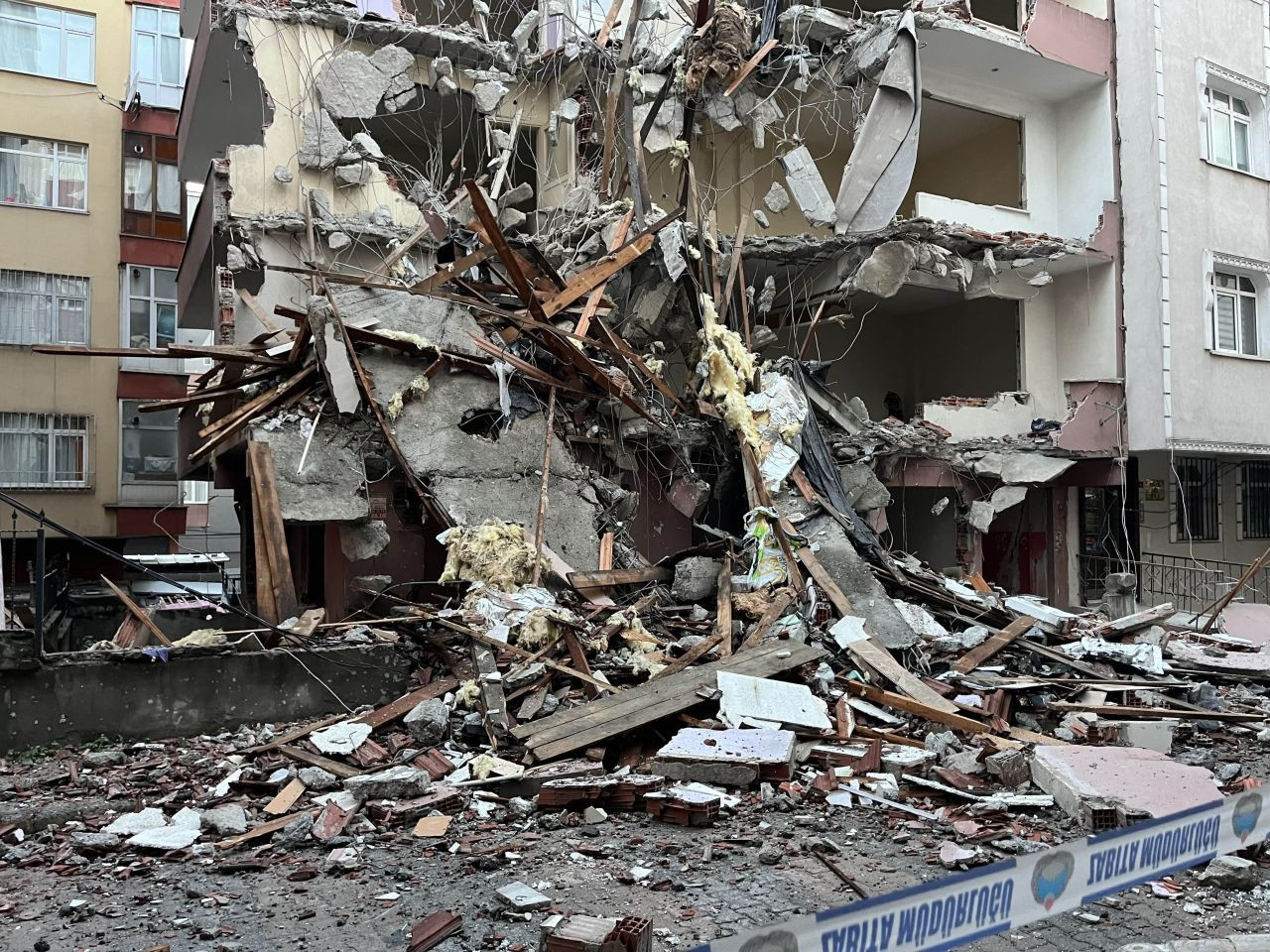 Bahçelievler’de Kentsel Dönüşüm Yıkımında Bina Kolonları Hasar Gördü - Sayfa 2