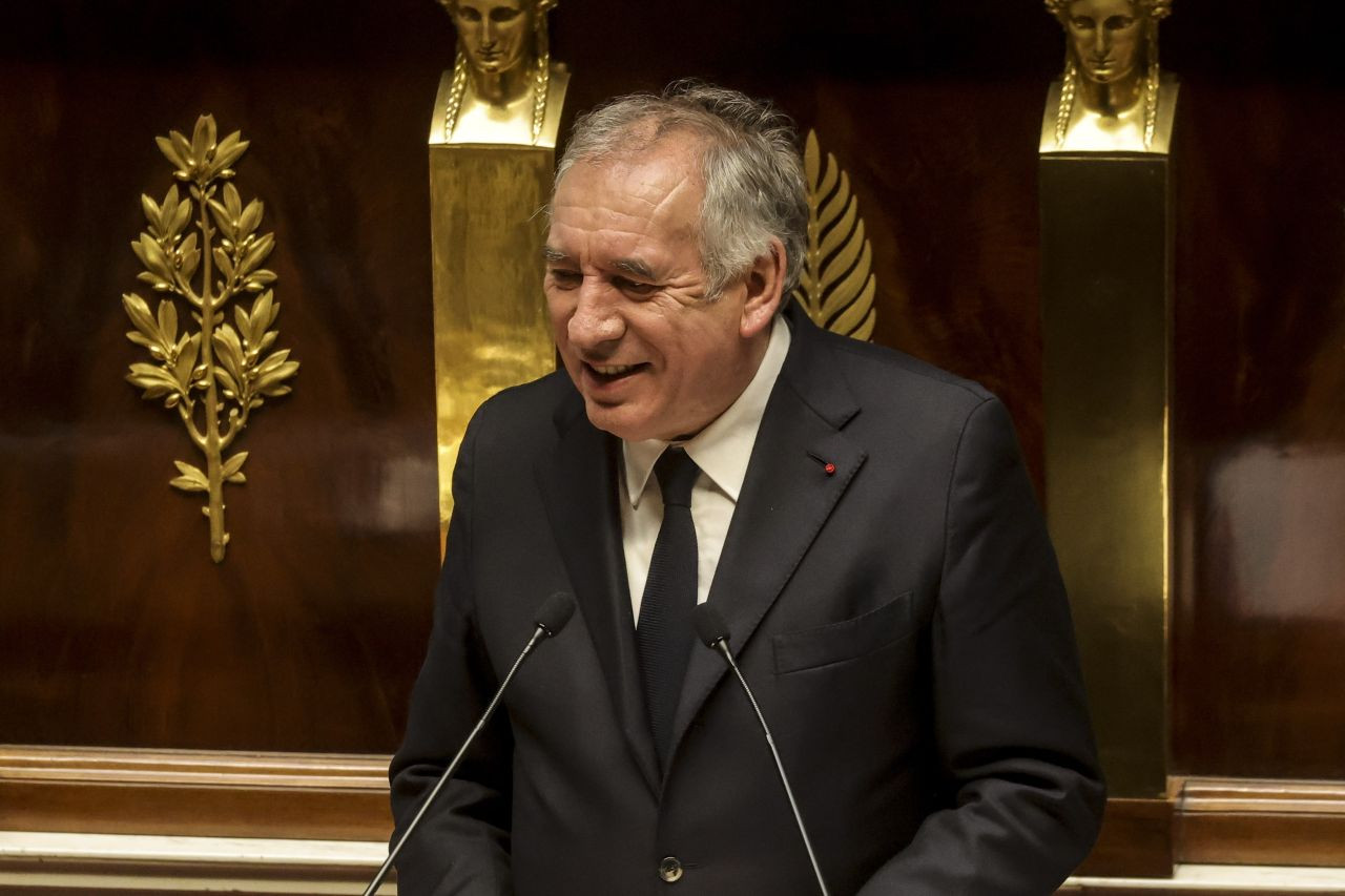 Fransa'da François Bayrou Hükümetine Güvenoyu Önergesi Reddedildi - Sayfa 1