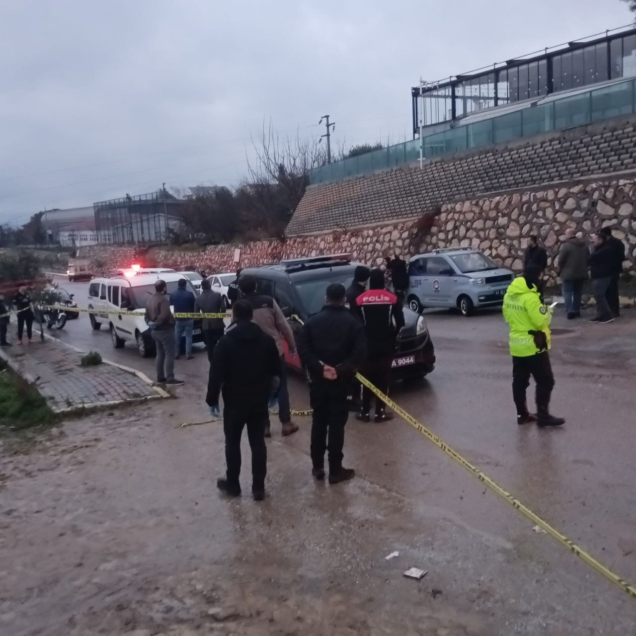 Kocaeli’de Genç Araç İçinde Silahla Vurulmuş Halde Ölü Bulundu - Sayfa 1