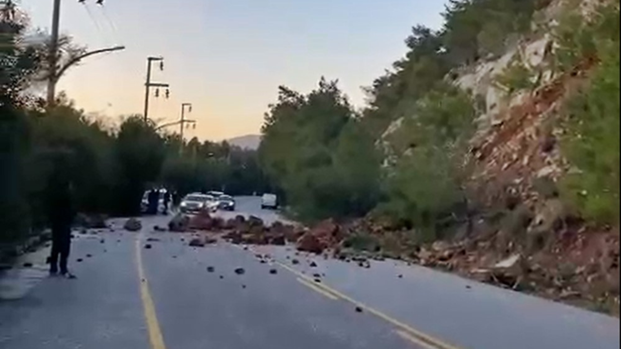 Marmaris’te Heyelan: Karayolu Trafiğe Kapandı