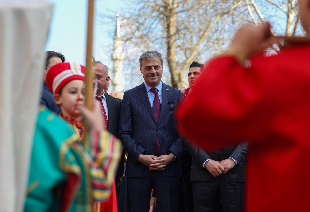 Başkan Alemdar, Karne Heyecanını Öğrencilerle Paylaştı: “Her Alanda En İyiler Olacaksınız” - Sayfa 1