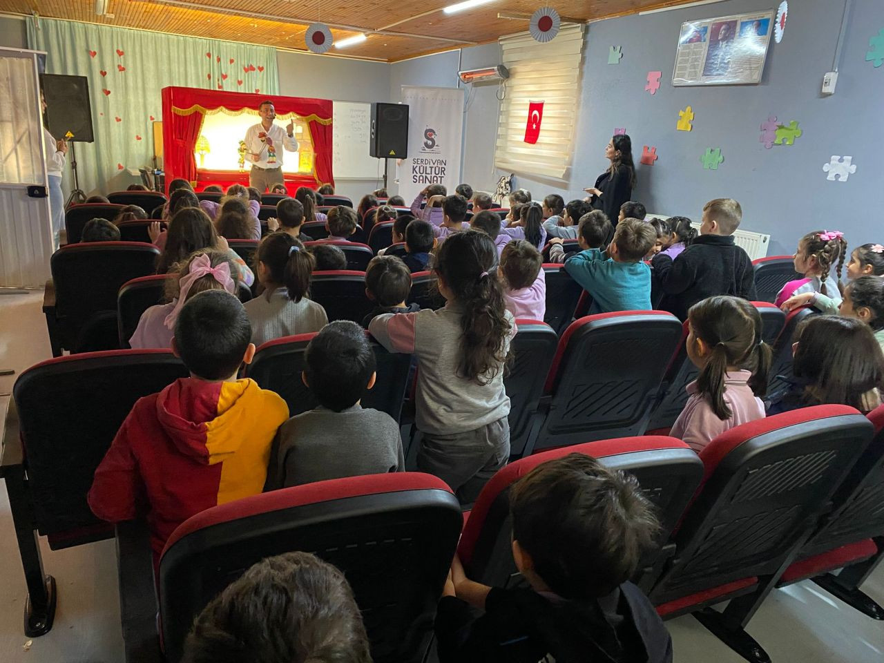 Serdivan Belediyesi'nden Tiyatro Hamlesi! 'Her Okula Bir Tiyatro' Projesi ile 42 Gösterim Gerçekleşti! - Sayfa 6