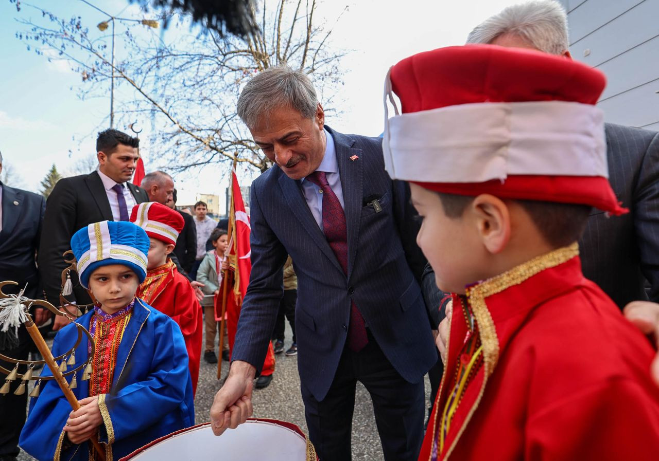 Başkan Alemdar, Karne Heyecanını Öğrencilerle Paylaştı: “Her Alanda En İyiler Olacaksınız” - Sayfa 17