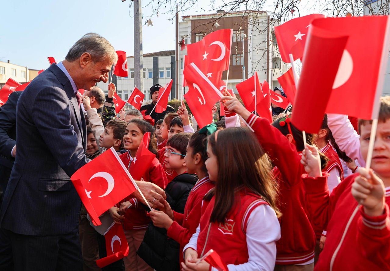 Başkan Alemdar, Karne Heyecanını Öğrencilerle Paylaştı: “Her Alanda En İyiler Olacaksınız” - Sayfa 19